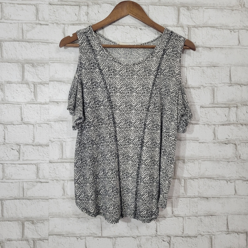 Pebble and stone cute open shoulder top